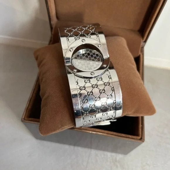 Gucci Twirl Stainless Steel Bangle Bracelet Watch main image 6